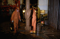 Hommes travaillant sur une plateforme pétrolière. © Philip Plisson / Plisson La Trinité / AA04221 - Nos reportages photos - Ecosse