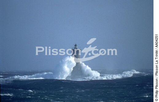 Le phare du Four - © Philip Plisson / Plisson La Trinité / AA04251 - Nos reportages photos - Tempêtes