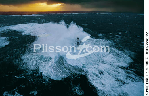 The Four canal - © Philip Plisson / Plisson La Trinité / AA04252 - Photo Galleries - Storm at sea
