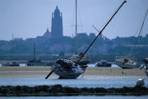 Bateaux échoués à marée basse. © Philip Plisson / Plisson La Trinité / AA04312 - Photo Galleries - Pays de Loire