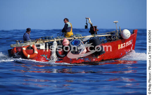 Pêcheurs dans l'Aber Wrac'h. - © Philip Plisson / Plisson La Trinité / AA04364 - Nos reportages photos - Pêcheur