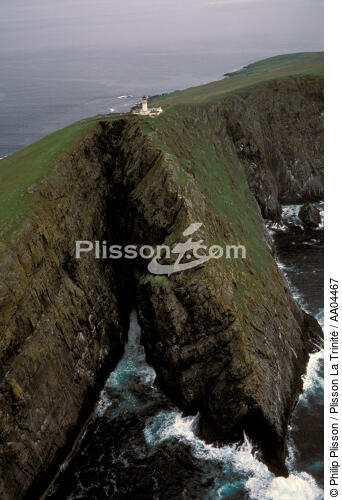 Le phare de Bara Head à 190 m au dessus de la mer. - © Philip Plisson / Plisson La Trinité / AA04467 - Photo Galleries - Scotland