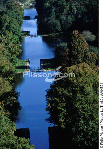 Canal de Nantes à Brest - © Philip Plisson / Plisson La Trinité / AA04524 - Nos reportages photos - Hydrologie