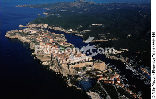 Bonifacio. - © Philip Plisson / Plisson La Trinité / AA04566 - Nos reportages photos - Corse