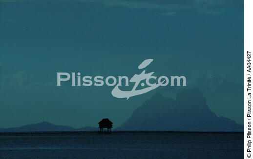Ferme perlière dans le lagon de Bora-Bora. - © Philip Plisson / Plisson La Trinité / AA04427 - Photo Galleries - Polynesia
