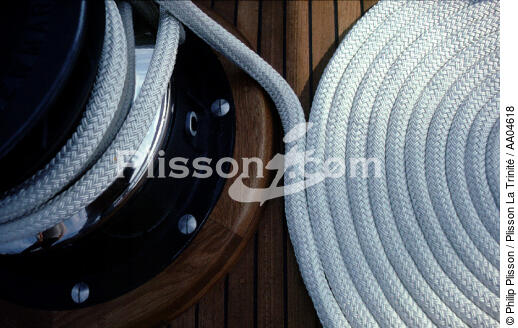 Bout lové sur le pont d'un bateau. - © Philip Plisson / Plisson La Trinité / AA04618 - Nos reportages photos - Accastillage