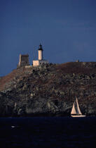 Voilier navigant au large de la Giraglia. © Philip Plisson / Plisson La Trinité / AA04457 - Photo Galleries - Corsica