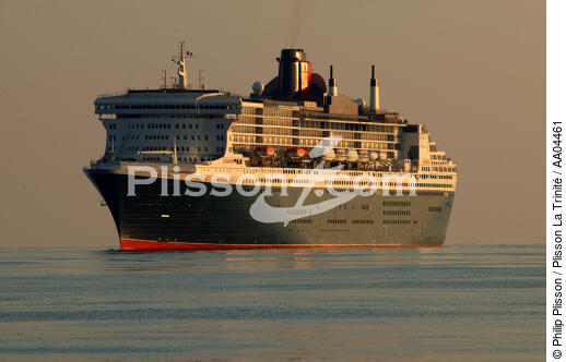 Le Queen Mary II. - © Philip Plisson / Plisson La Trinité / AA04461 - Nos reportages photos - Paquebot