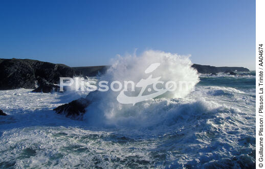 Eclat de vague sur une côte sauvage. - © Guillaume Plisson / Plisson La Trinité / AA04674 - Nos reportages photos - Tempête