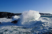 Eclat de vague sur une côte sauvage. © Guillaume Plisson / Plisson La Trinité / AA04674 - Photo Galleries - Wave
