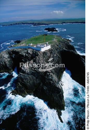 Eagle Island, phare d'Irlande. - © Philip Plisson / Plisson La Trinité / AA04745 - Nos reportages photos - Irlande, l'île verte