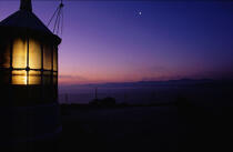 Le Dunree Fort, phare irlandais, la nuit. © Philip Plisson / Plisson La Trinité / AA04748 - Nos reportages photos - Irlande