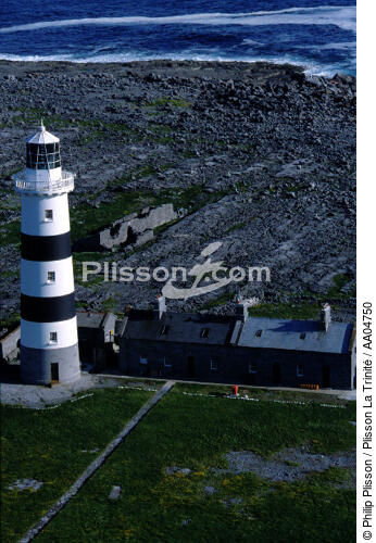 Phare irlandais : Eeragh. - © Philip Plisson / Plisson La Trinité / AA04750 - Photo Galleries - Lighthouse [Ire]