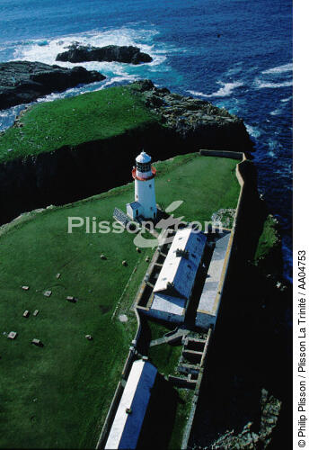En Irlande, phare de Rathlin O'Birne. - © Philip Plisson / Plisson La Trinité / AA04753 - Nos reportages photos - Irlande, l'île verte