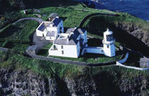 Le phare de Black Head. © Philip Plisson / Plisson La Trinité / AA04820 - Nos reportages photos - Irlande