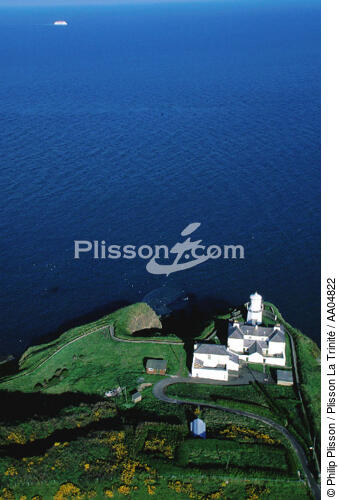 En Irlande, le phare de Black Head. - © Philip Plisson / Plisson La Trinité / AA04822 - Nos reportages photos - Irlande
