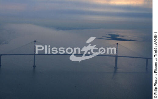 Le pont suspendu de Saint-Nazaire. - © Philip Plisson / Plisson La Trinité / AA04841 - Photo Galleries - Saint-Nazaire