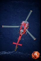 La sécurité civile en pleine manoeuvre. © Philip Plisson / Plisson La Trinité / AA04855 - Photo Galleries - Lifesaving at sea