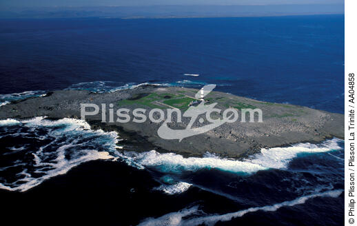 Vue aérienne du phare d'Eeragh. - © Philip Plisson / Plisson La Trinité / AA04858 - Nos reportages photos - Irlande, l'île verte