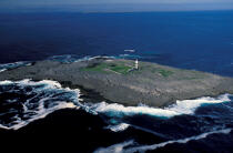Vue aérienne du phare d'Eeragh. © Philip Plisson / Plisson La Trinité / AA04858 - Photo Galleries - Ireland, the green island