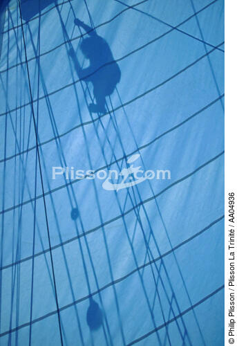 Ombre sur voile. - © Philip Plisson / Plisson La Trinité / AA04936 - Photo Galleries - Three-masted schooner