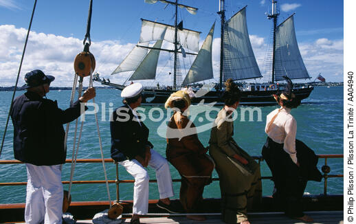 Regards sur shenandoahen costumes d'epoques. - © Philip Plisson / Plisson La Trinité / AA04940 - Nos reportages photos - Les Grands voiliers