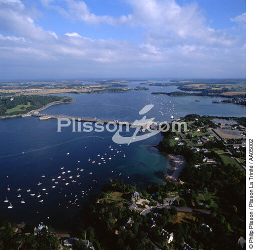 The Rance tidal power plant - © Philip Plisson / Plisson La Trinité / AA05002 - Photo Galleries - River [large]