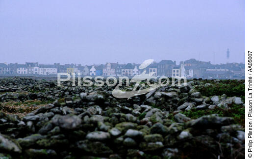 L'ile de Sein. - © Philip Plisson / Plisson La Trinité / AA05007 - Photo Galleries - Low wall