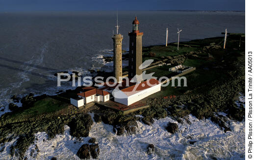 Le phare du Pilier au nord de Noirmoutier. - © Philip Plisson / Plisson La Trinité / AA05013 - Nos reportages photos - Phares France