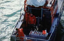 Bertrand de Broc après son sauvetage. © Philip Plisson / Plisson La Trinité / AA05044 - Photo Galleries - Lifeboat society