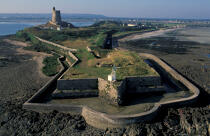 Le fort de la Hougue. © Philip Plisson / Plisson La Trinité / AA05120 - Photo Galleries - Site of interest [50]