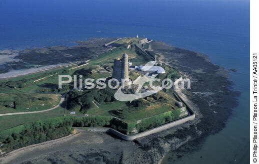 Fort de la Hougue dans la Manche. - © Philip Plisson / Plisson La Trinité / AA05121 - Photo Galleries - Manche [The]