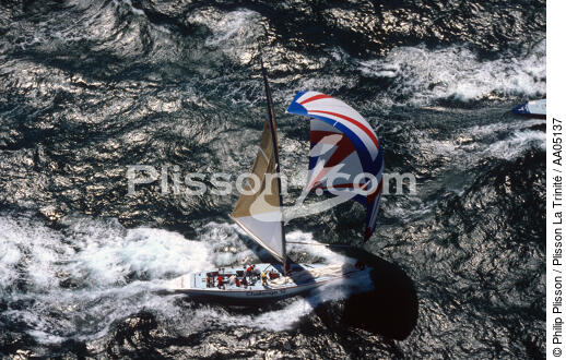 12 mètres JI sous spi. - © Philip Plisson / Plisson La Trinité / AA05137 - Photo Galleries - Freemantle 1987