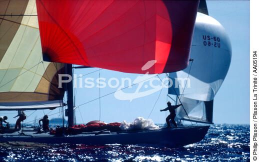 Manoeuvre sur un 12 mètres JI. - © Philip Plisson / Plisson La Trinité / AA05194 - Nos reportages photos - Monocoque de course
