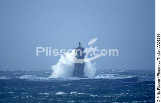 Déferlante sur le phare du Four. - © Philip Plisson / Plisson La Trinité / AA05234 - Nos reportages photos - Gros temps
