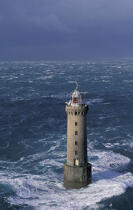 Le phare de Kéréon. © Philip Plisson / Plisson La Trinité / AA05260 - Nos reportages photos - Kéréon