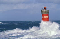 Le phare des Pierres Noires en mer d'iroise. © Guillaume Plisson / Plisson La Trinité / AA05268 - Nos reportages photos - Mer d'Iroise