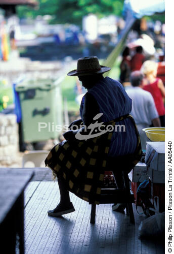 Femme antillaise cousant - © Philip Plisson / Plisson La Trinité / AA05440 - Photo Galleries - Martinique [The]