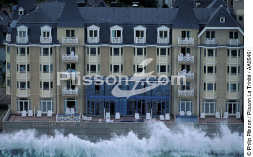 Les Termes de Saint-Malo. - © Philip Plisson / Plisson La Trinité / AA05461 - Nos reportages photos - Côte d'Emeraude [la]