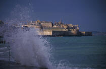 Saint-Malo. © Philip Plisson / Plisson La Trinité / AA05465 - Photo Galleries - Emerald Coast [The]