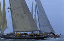 Velsheda et Endeavour. © Philip Plisson / Plisson La Trinité / AA05547 - Photo Galleries - J Class yacht