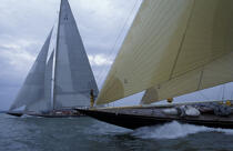 Velsheda et Endeavour sur le même bord. © Philip Plisson / Plisson La Trinité / AA05548 - Photo Galleries - Yachting