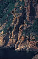 Le golfe de Girolata en Corse. © Philip Plisson / Plisson La Trinité / AA05619 - Nos reportages photos - Vue aérienne
