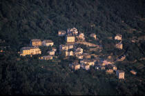 Village dans l'Ouest Corse. © Philip Plisson / Plisson La Trinité / AA05729 - Nos reportages photos - Corse