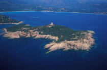 Paysage Est de la Corse. © Philip Plisson / Plisson La Trinité / AA05730 - Nos reportages photos - Ruine