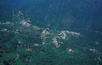 Village de l'Est Corse. © Philip Plisson / Plisson La Trinité / AA05756 - Photo Galleries - Aerial shot