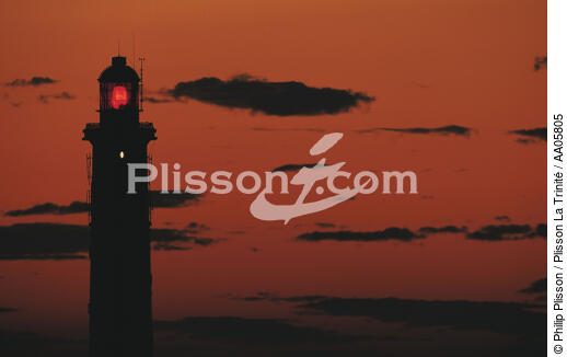 Le phare de cap Ferret au petit matin. - © Philip Plisson / Plisson La Trinité / AA05805 - Photo Galleries - Moment of the day