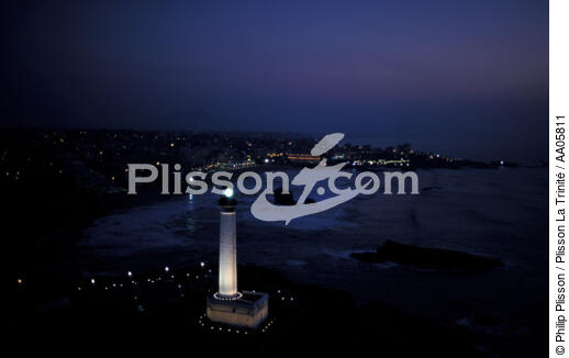 Le phare de Biarritz de nuit. - © Philip Plisson / Plisson La Trinité / AA05811 - Photo Galleries - Night