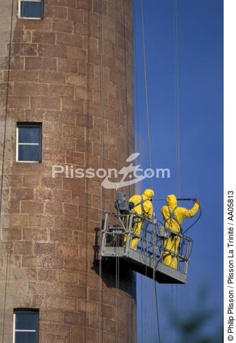 Travaux sur le phare de Biarritz. - © Philip Plisson / Plisson La Trinité / AA05813 - Photo Galleries - Pointe Saint-Martin [lighthouse]
