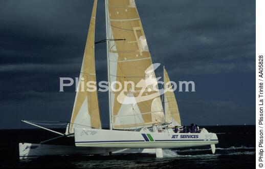 Le catamaran, Jet Service. - © Philip Plisson / Plisson La Trinité / AA05828 - Nos reportages photos - Catamaran de course